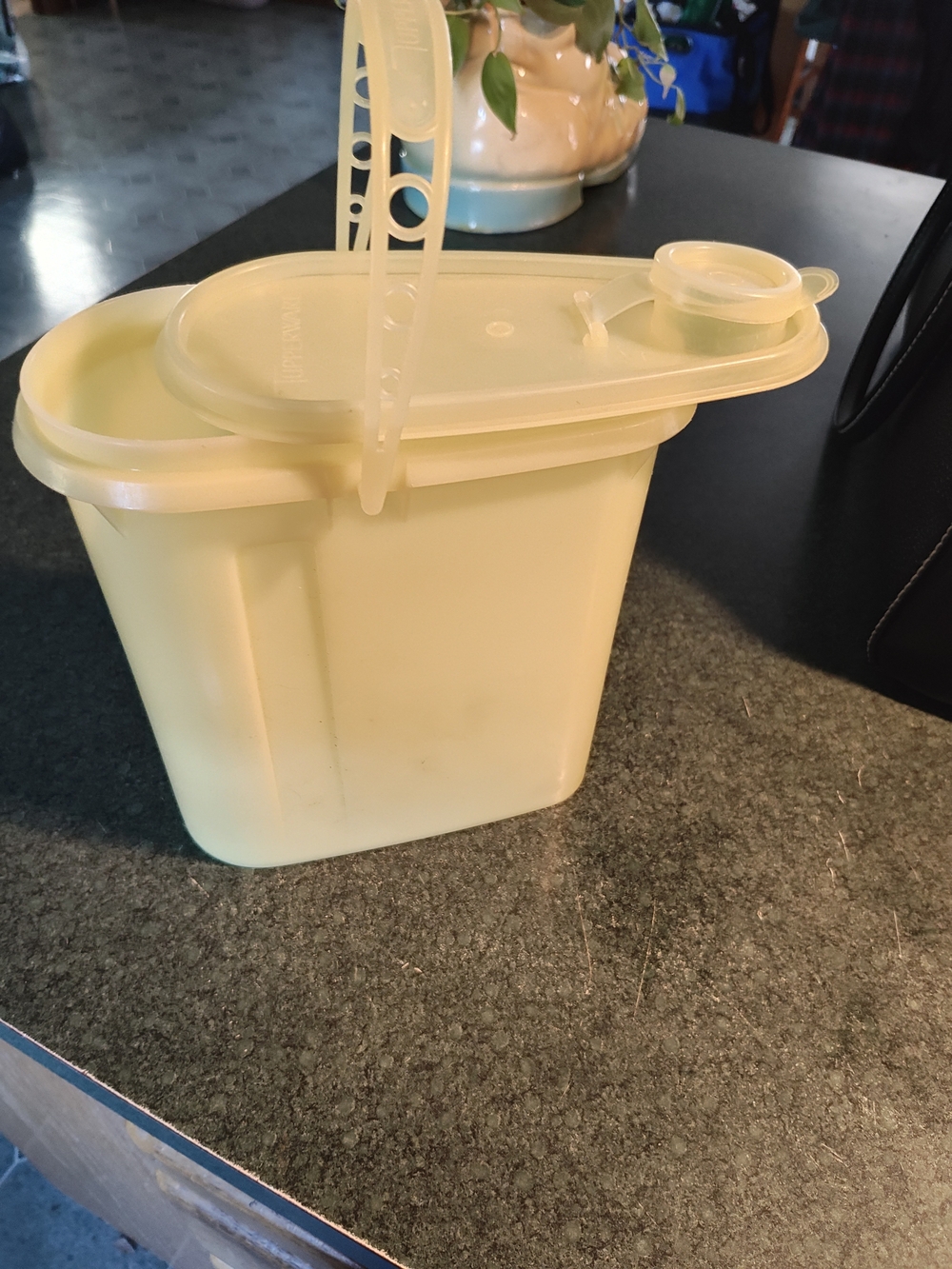 Tupperware Pale Yellow Kitchen Storage Canister with Handle and Pour Spout